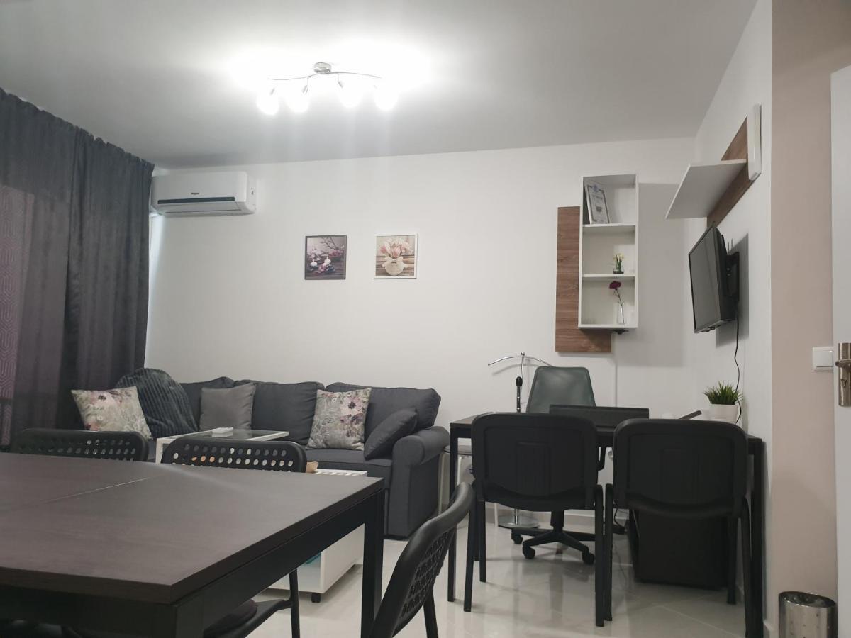 New The Twins Varna Two-Bedroom, Apt 5 At 15 Tsani Ginchev Street, Floor 3 Екстериор снимка