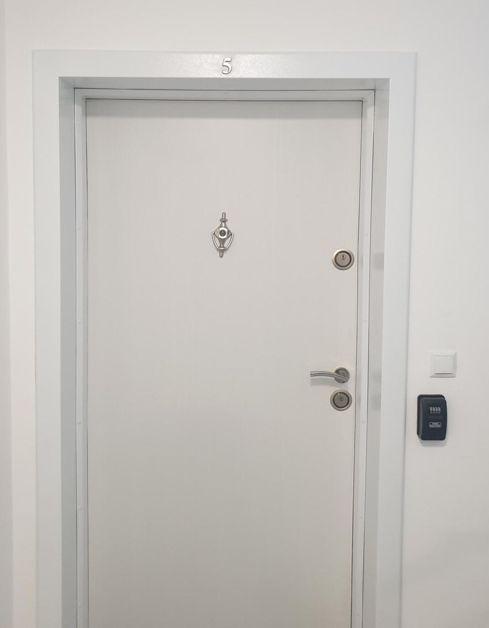 New The Twins Varna Two-Bedroom, Apt 5 At 15 Tsani Ginchev Street, Floor 3 Екстериор снимка